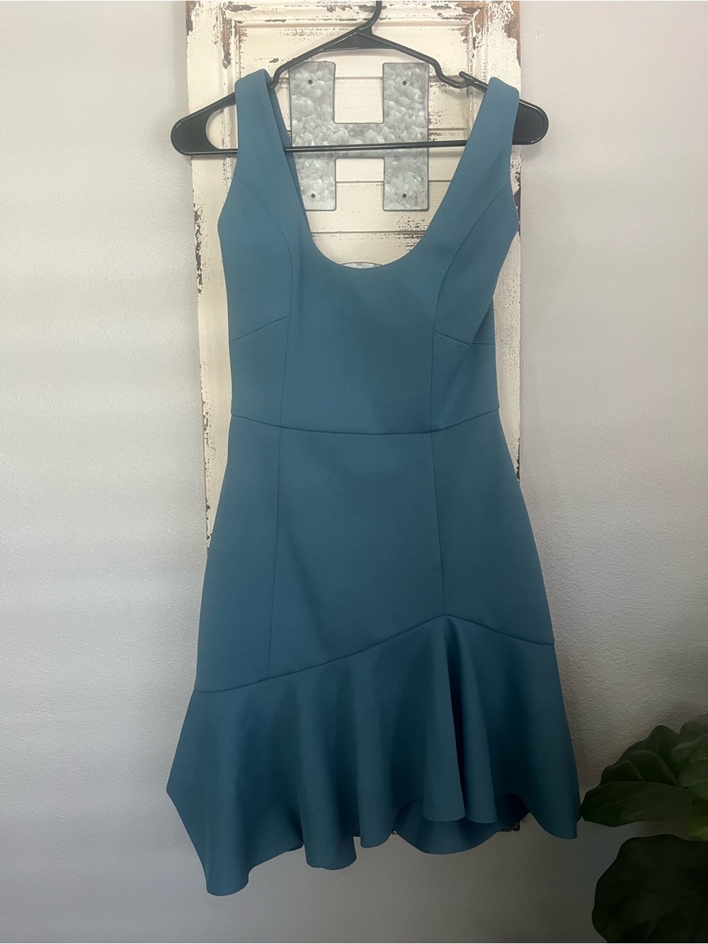 Elliatt Women’s Teal Sleeveless Fit-and-Flare Dress size small